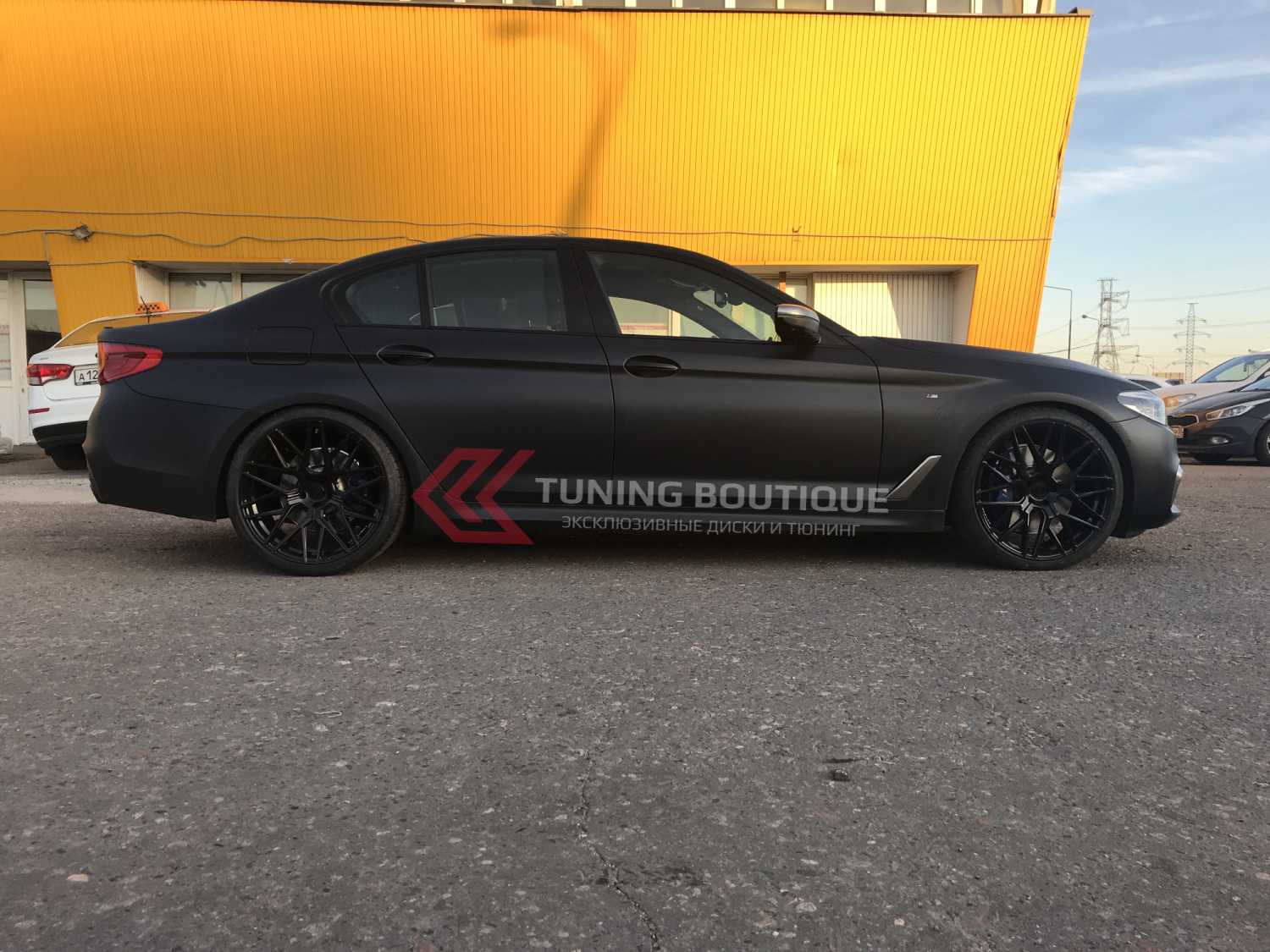 BMW 5 SERIES M550i на 21" дисках Rohana RFX10 Gloss Black фото 4